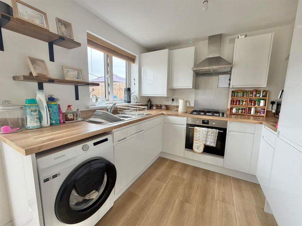 Property photo 3 of 19 Kitchen Diner