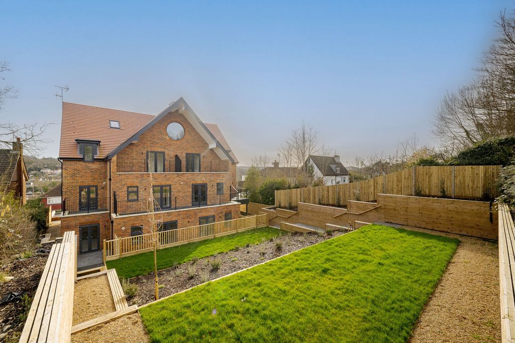 Additional image 7 of 2 bed flat for saleThe Grove, Coulsdon CR5