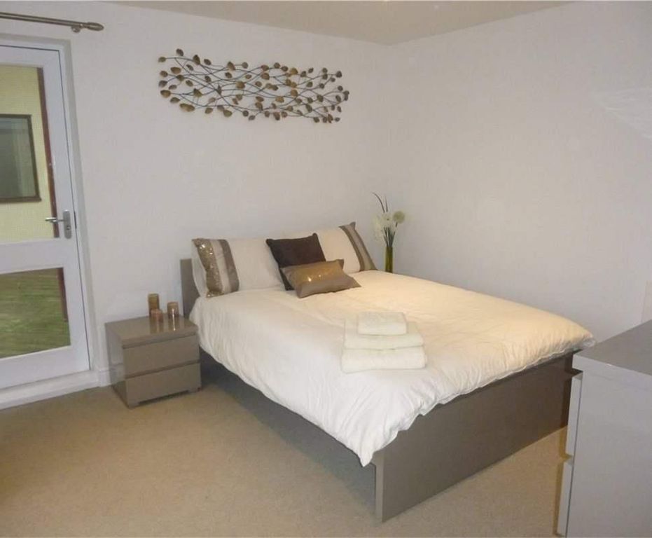 Property photo 2 of 6 Bedroom.Jpg