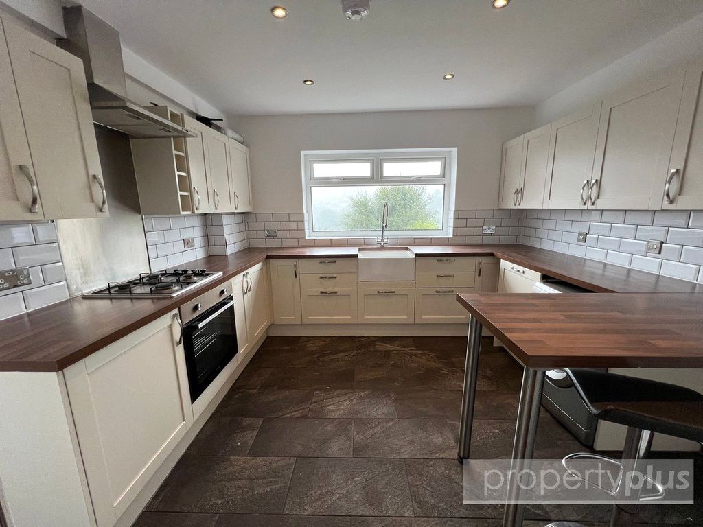 Property photo 2 of 12 Picture No. 10