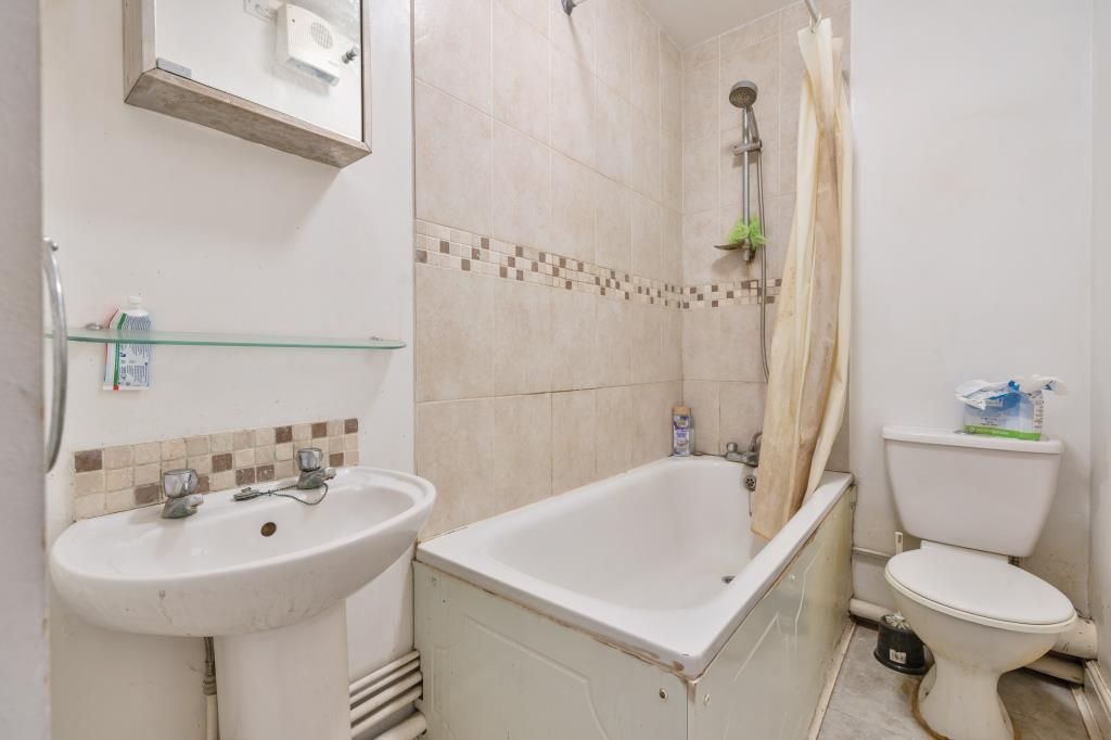 Property photo 2 of 17 Bathroom