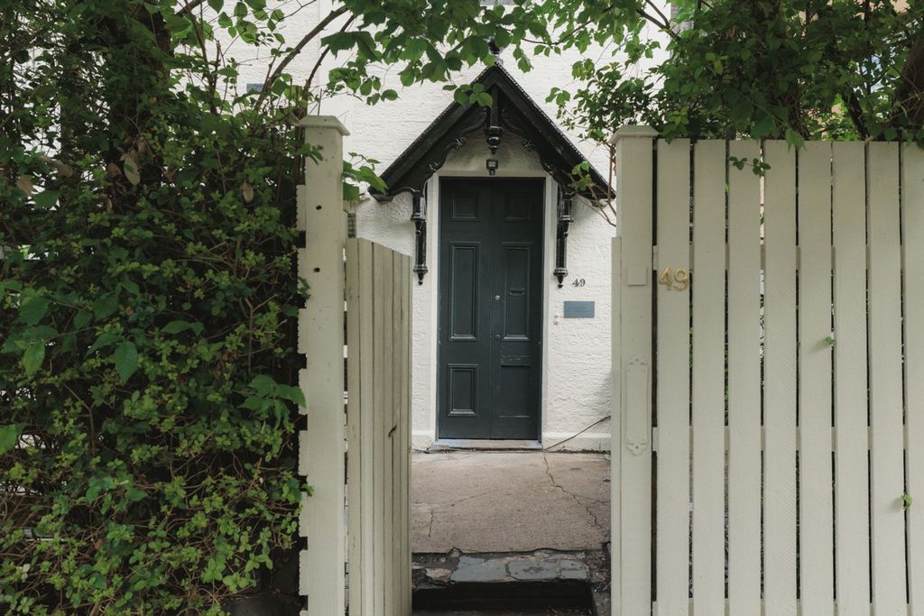 Property photo 1 of 43