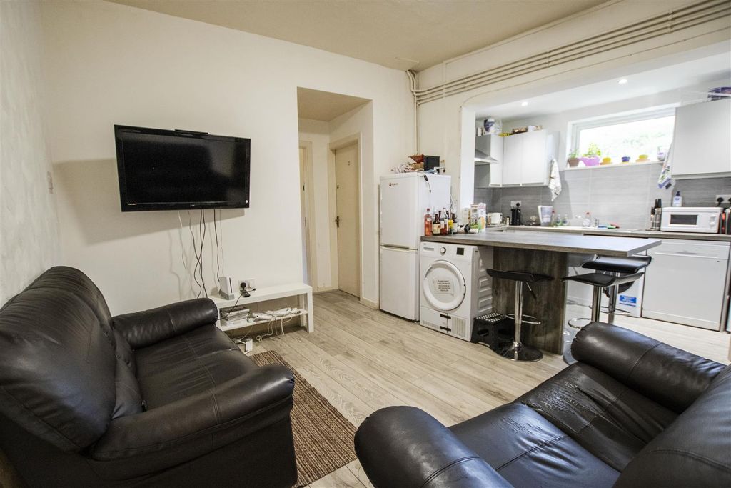 Property photo 1 of 10 Approach