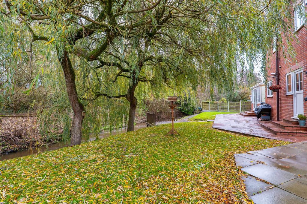 Property photo 2 of 38 Garden