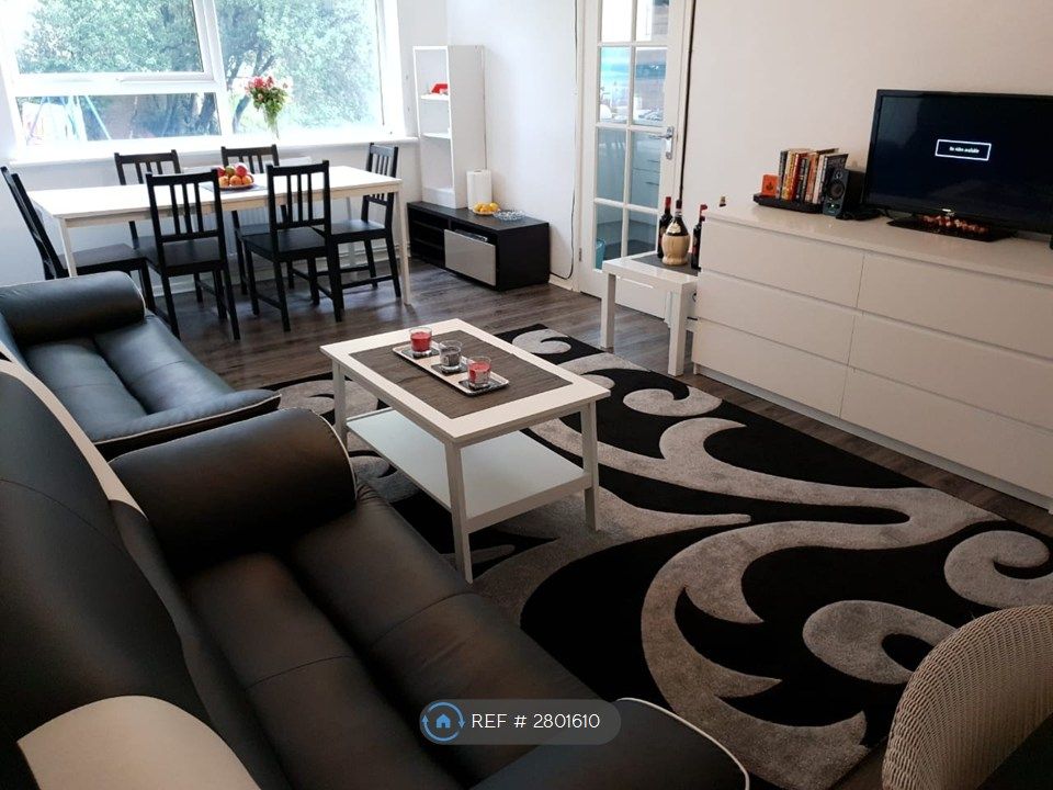 Property photo 3 of 13 Living Room