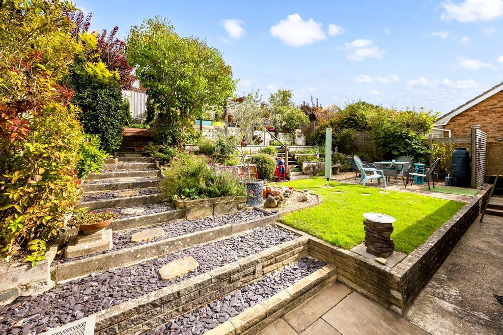 Property photo 2 of 27 Broad Rigg Avenue, 37_017.Jpg