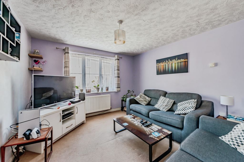 Property photo 2 of 20