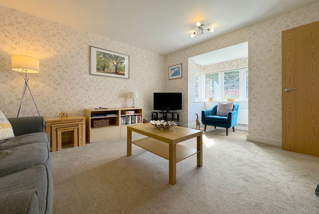 Property photo 3 of 14 28 Prc Sitting Room 1