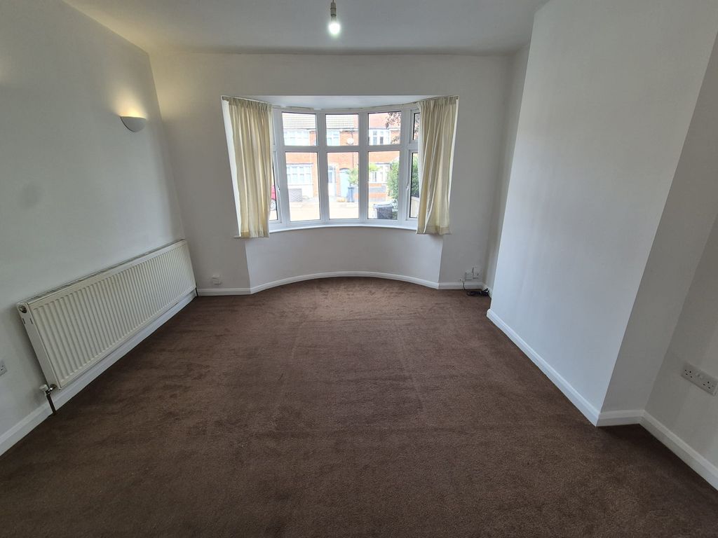 Property photo 3 of 15 Lounge