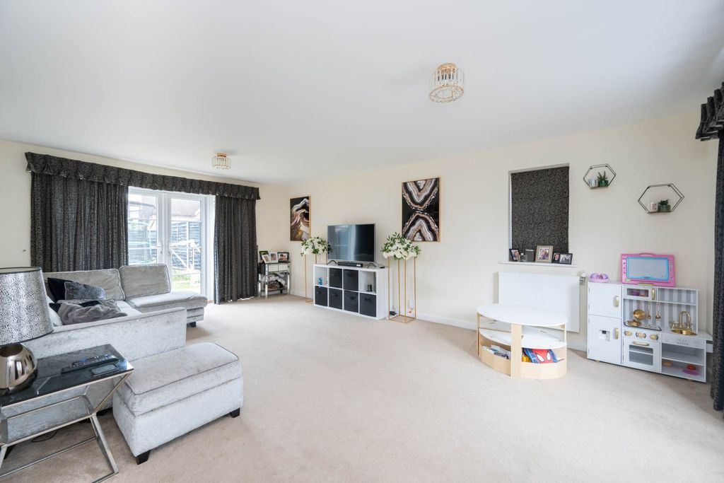Property photo 3 of 31