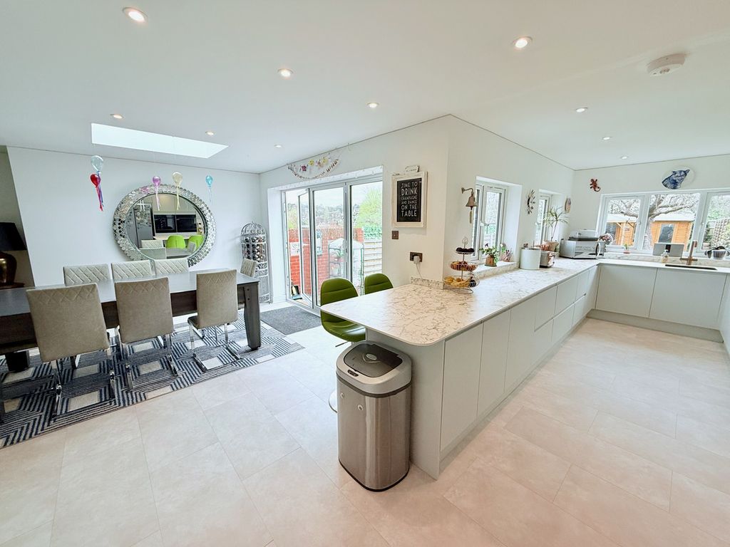 Property photo 2 of 27