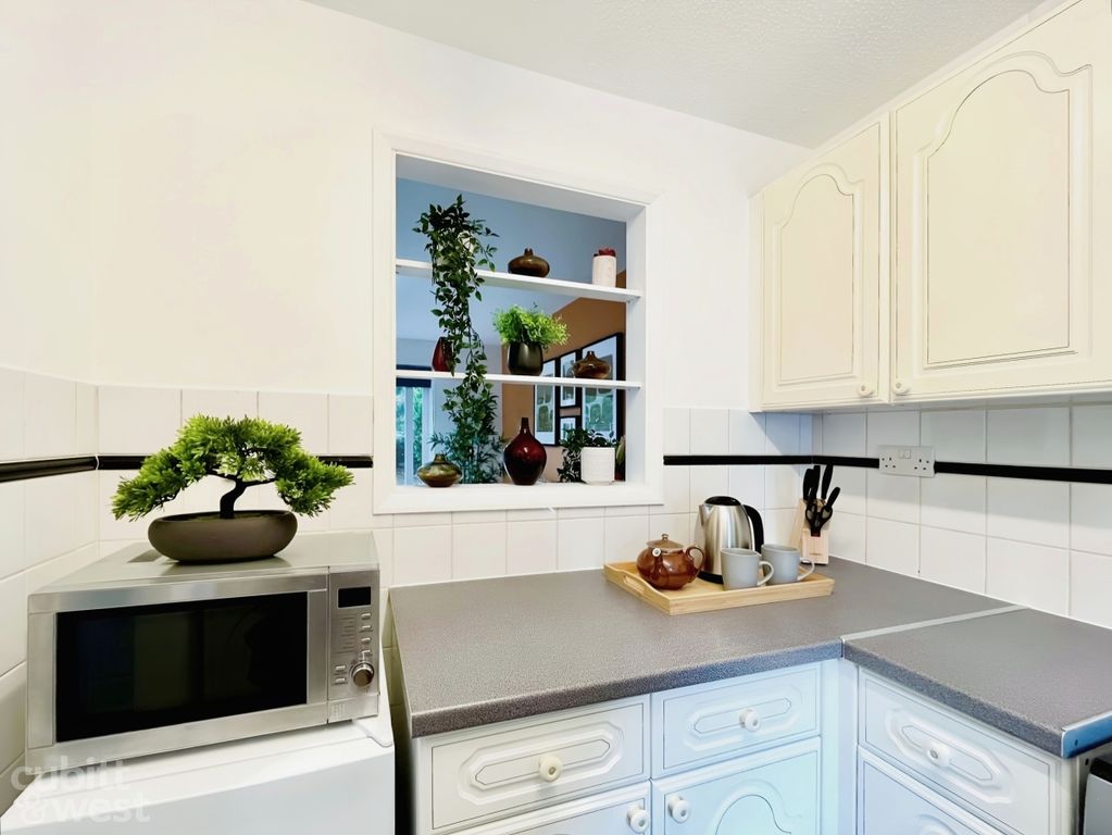 Property photo 3 of 10 Kitchen Feature Shot