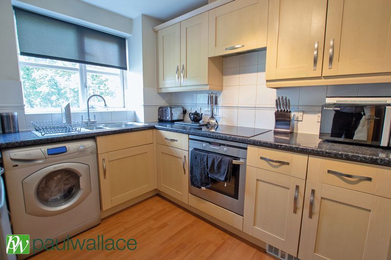 Property photo 3 of 9 Kitchen