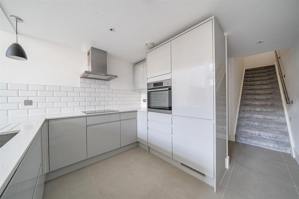 Property photo 2 of 14 1423731-9-69E23419F24A4.Jpg