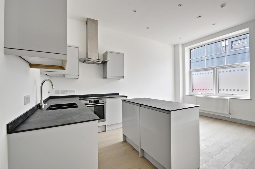 Property photo 1 of 8 Kitchen