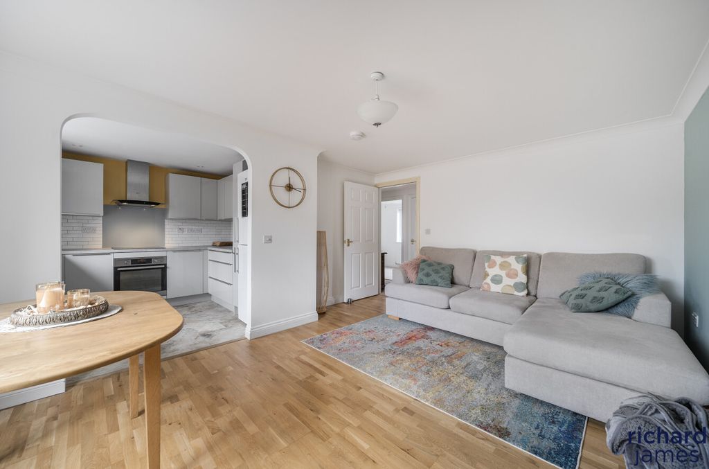 Property photo 3 of 10 2d3Dd54F96E04Cbbbb2B6085Da287Bff