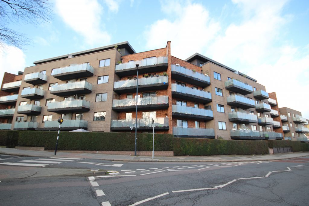 Property photo 1 of 6 Craven Park, Harlesden, London Nw10