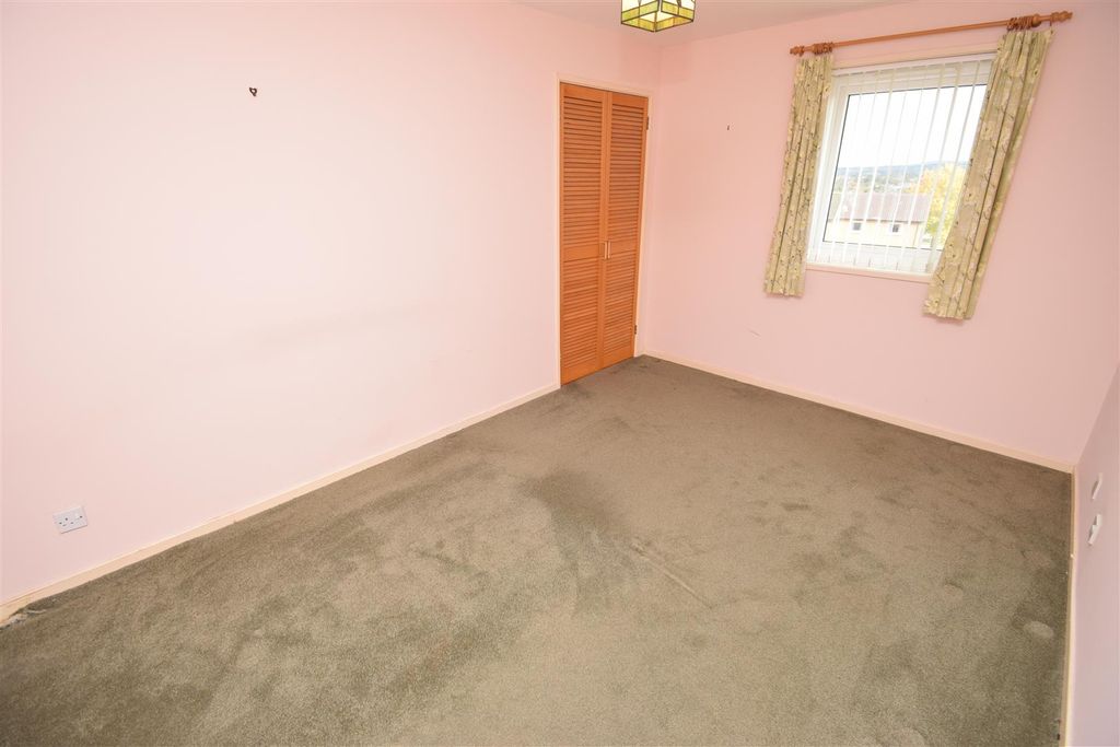 Property photo 3 of 16 Bedroom.Jpg