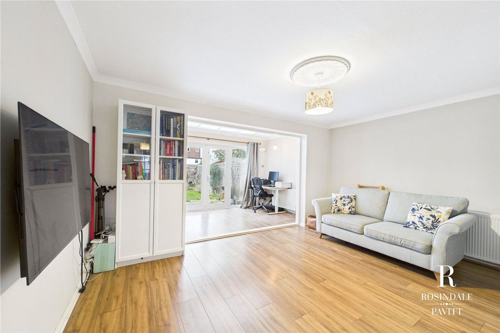 Property photo 3 of 27