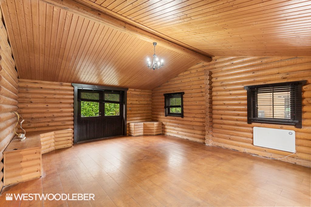 Property photo 3 of 11 Elbowlane_3