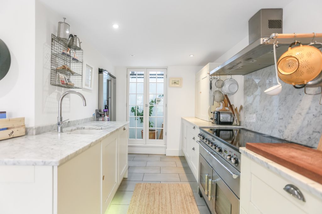 Property photo 3 of 21 296A4505