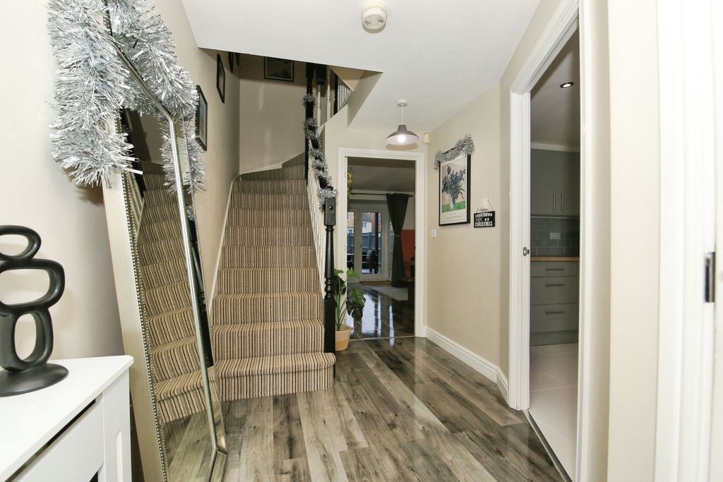 Property photo 2 of 20