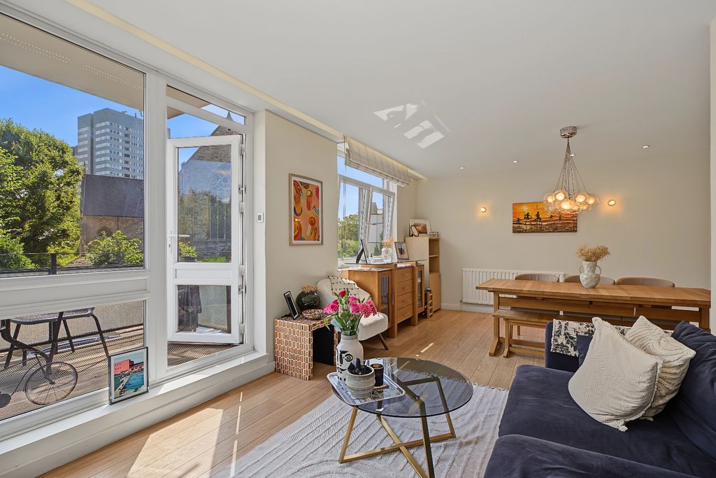 Property photo 3 of 12 5327695