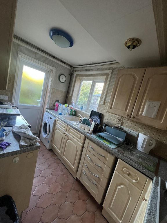 Property photo 2 of 9 Kitchen1