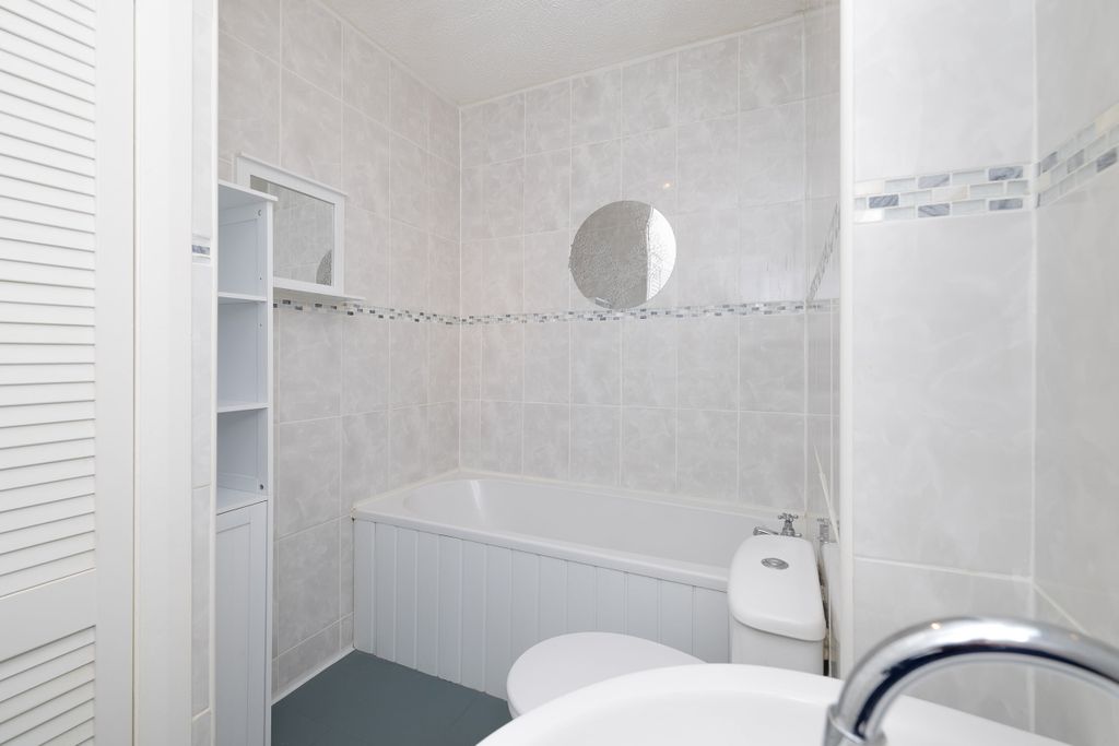 Property photo 2 of 7 Photo 2