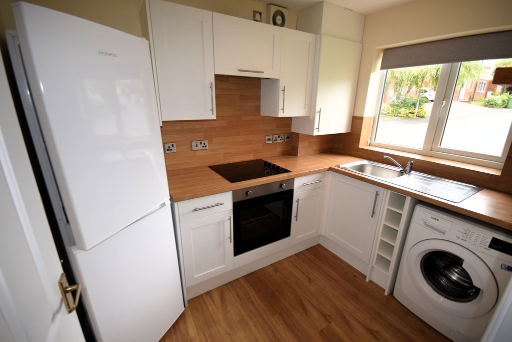 Property photo 3 of 9 Kitchen
