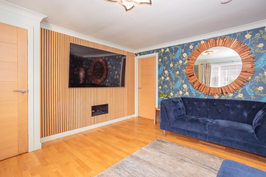 Property photo 2 of 39 Living Room