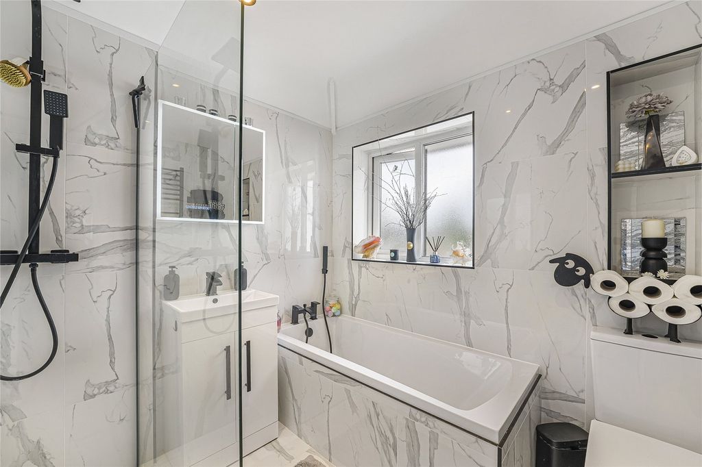 Property photo 2 of 33 Bathroom