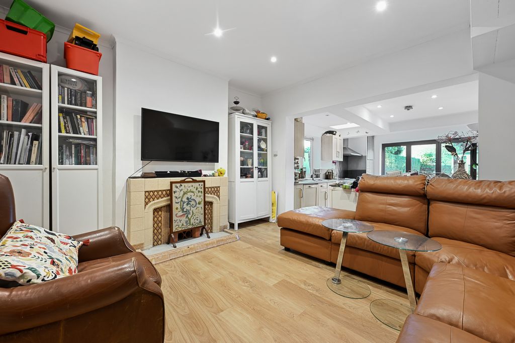 Property photo 2 of 11 11