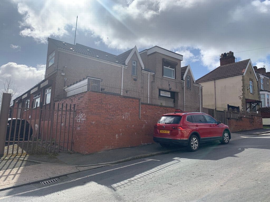 Property photo 2 of 6 Photo 5