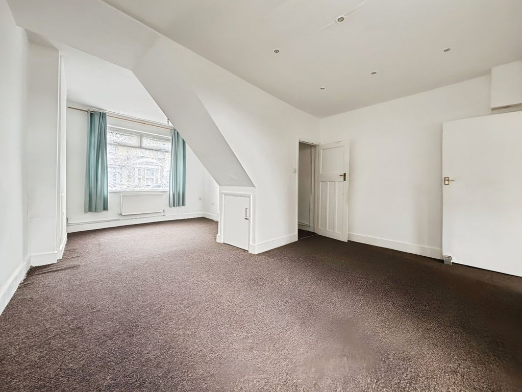 Property photo 2 of 14 02