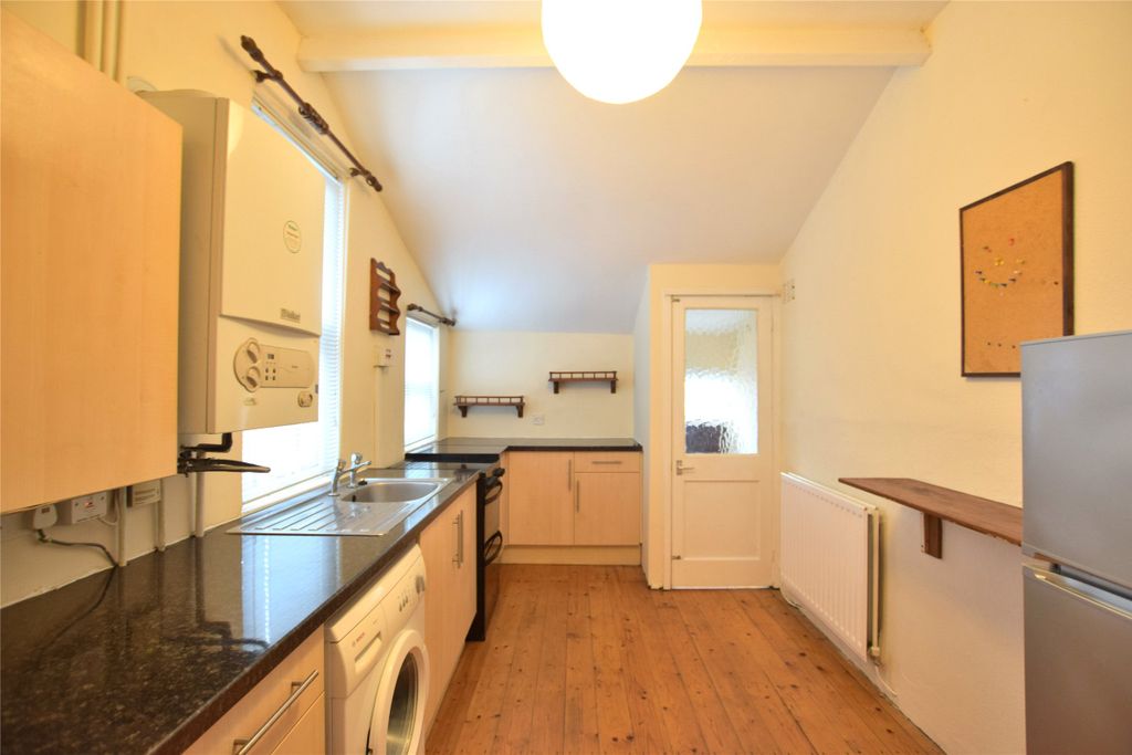 Property photo 3 of 8 Kitchen