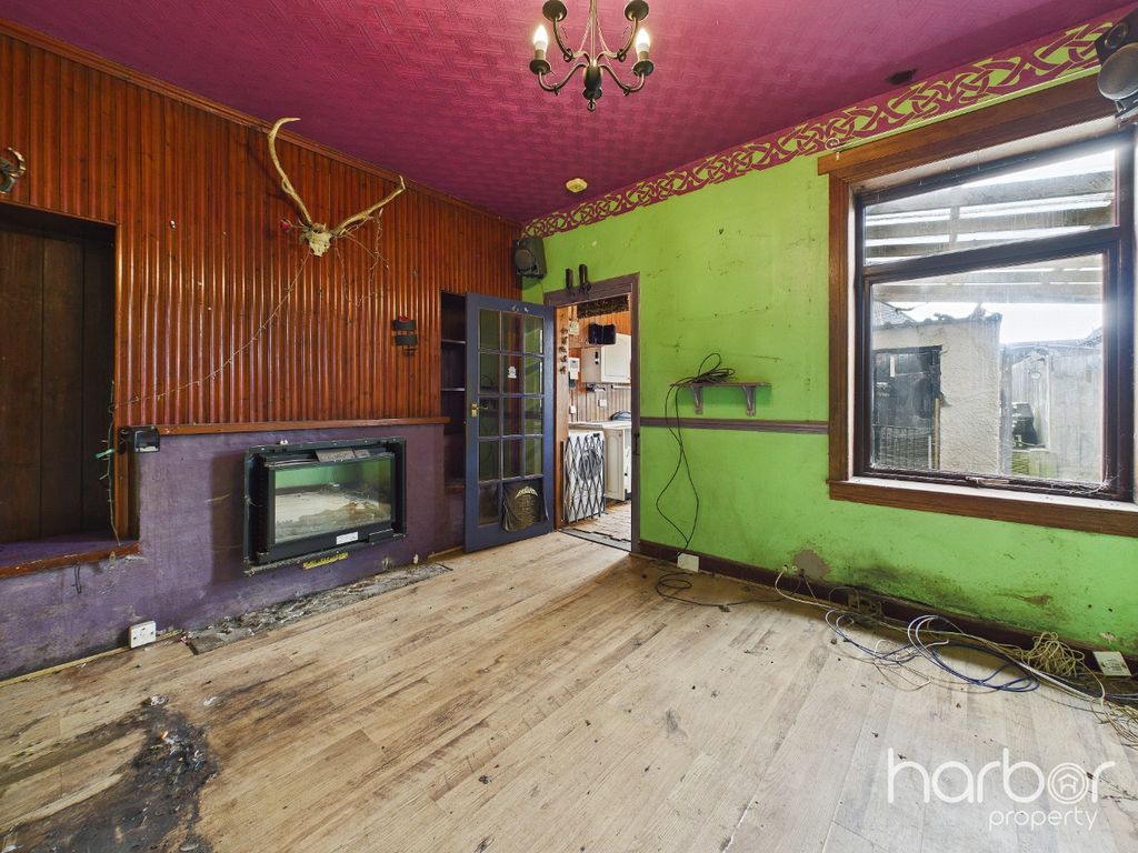 Property photo 2 of 18 5052155