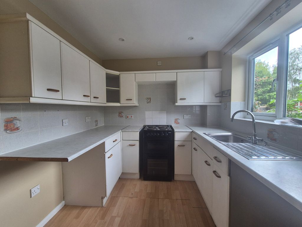 Property photo 2 of 8 Kitchen