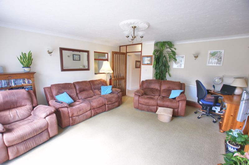 Property photo 2 of 20 Lounge