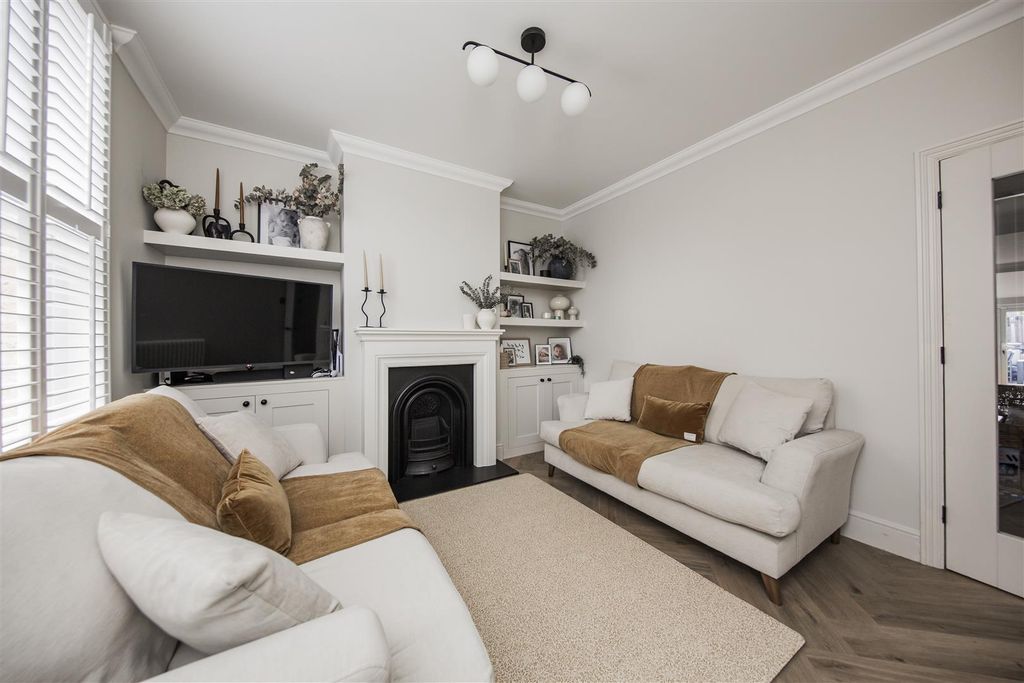 Property photo 2 of 23 Sitting Room