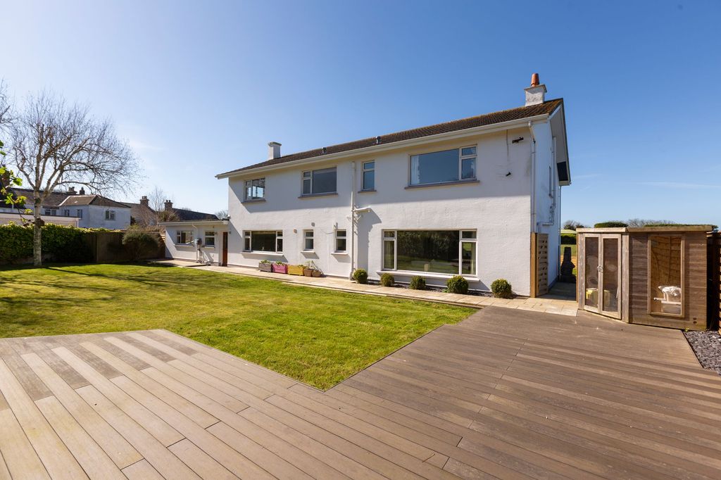 Property photo 3 of 52