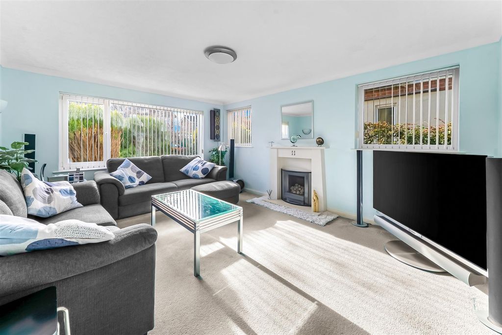 Property photo 2 of 16 Living Room