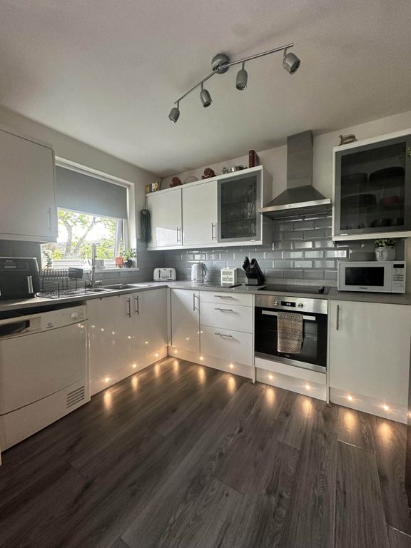 Property photo 1 of 32