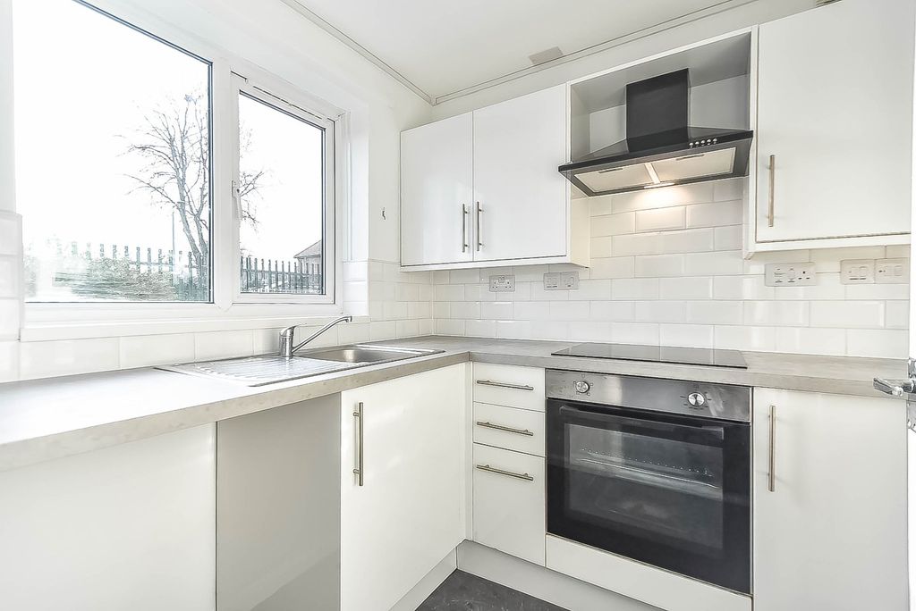 Property photo 3 of 6 Kitchen