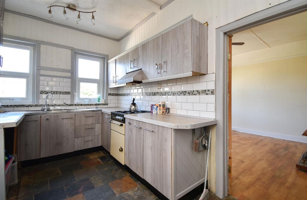 Property photo 3 of 21 Kitchen