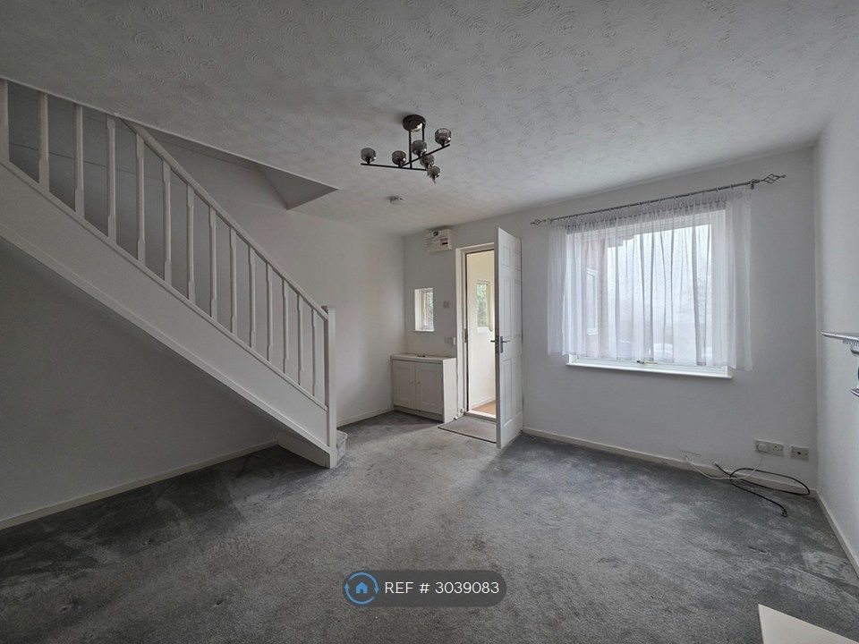 Property photo 3 of 15 Living Room