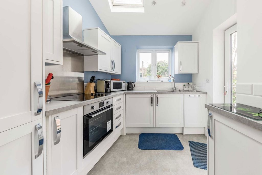 Property photo 3 of 9