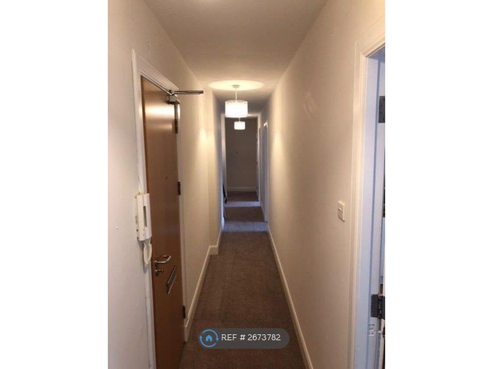 Property photo 3 of 9 Hallway