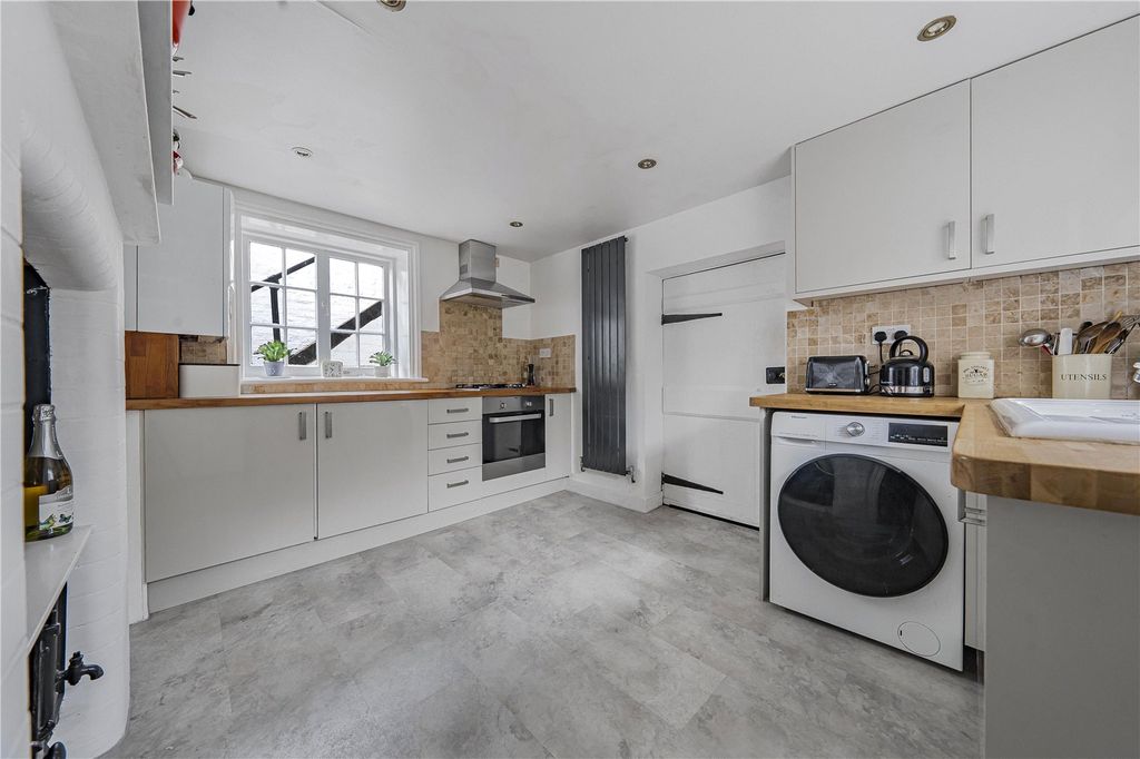 Property photo 3 of 23 Picture No. 14