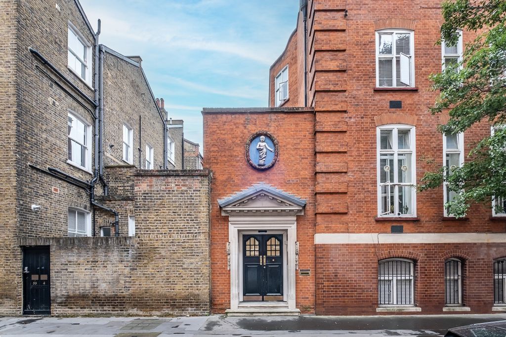 Property photo 3 of 12 48-Vincent-Square...